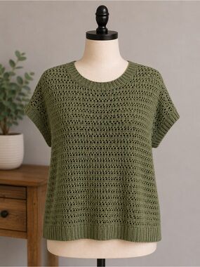 Be cool Open-Knit Boxy Short Sleeve Sweater in Olive Green